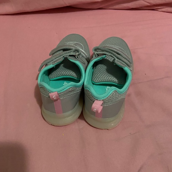 Carter’s Toddler Girls Silver Light Up Sneakers. New Never Worn. Velcro Closure. - Picture 2 of 4